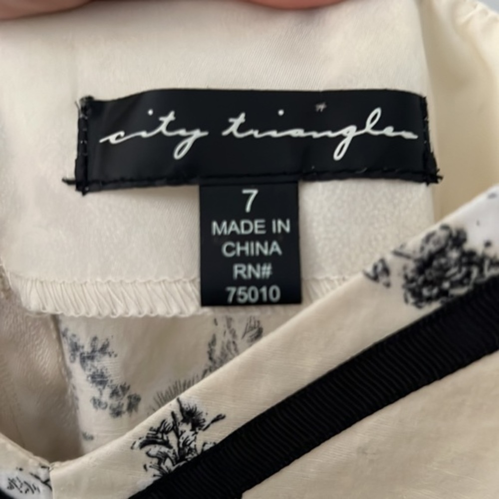 Vintage Dress. City Triangles. Size 7. - Picture 6 of 7